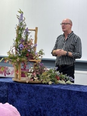 Picture: /imgresize/w288/files/clubs/cyncoed-floral-group/cyncoed-al3.jpg